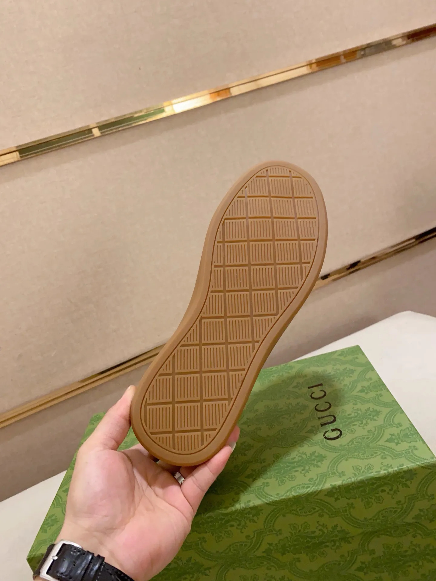 Men's clothing and shoes💰 440💰🇮🇹🇮🇹GUCCI (Gucci) top 🔍🔍 spring and summer models are on sale at the same time, the upper 🇮🇹 imported Italian first-layer cowhide, fully imported sheepskin lining 💪💪, completely 1⃣️compared 1⃣️Reproduction🇮🇹💪💪, ⚠Sole: The original sole is specially provided by the original factory, the exclusive movable molded sole is super comfortable, ⚠Original factory follow-up goods, 🔍🔍high quality, you can enter and leave the counter at will, welcome to compare⚠. Code number:38-44